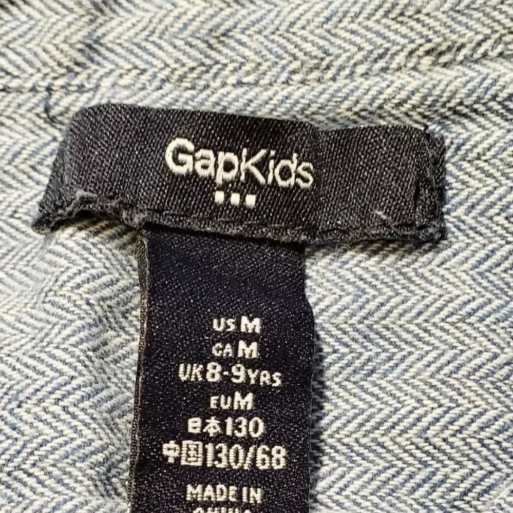 Gap Boys Button Up Shirt Size: Medium Long Sleeve